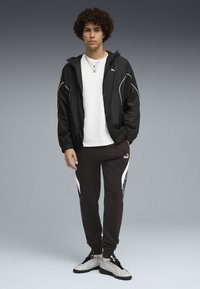 Спортивные штаны