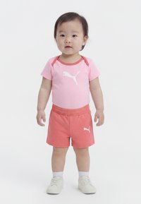 Спортивные шорты