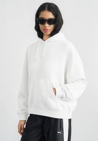 Пуловер с капюшоном Пуловер с капюшоном