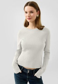 Пуловер Пуловер