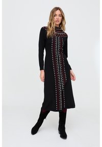 Вязаное платье