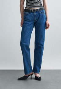 Прямые джинсы Прямые джинсы