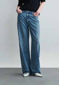 Джинсы бойфренда Джинсы бойфренда