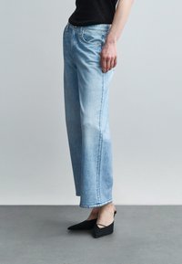 Джинсы бойфренда Джинсы бойфренда