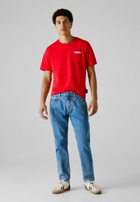 Прямые джинсы Прямые джинсы