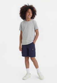 Спортивные шорты