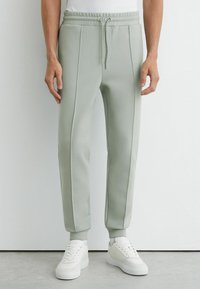 Спортивные штаны