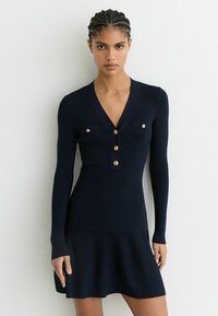 Платье футляр