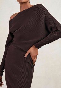 Платье футляр