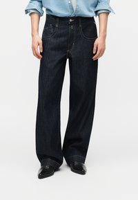 Свободные джинсы