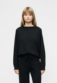 Пуловер Пуловер