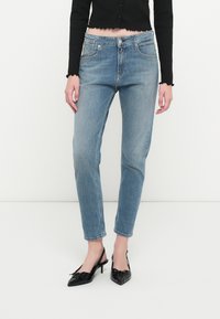 Джинсы Джинсы