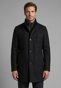 Короткое пальто