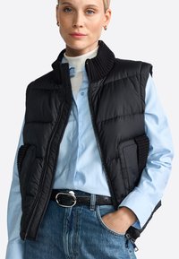 Пуховой жилет