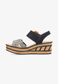 Босоножки на танкетке