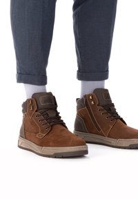 Ботинки на шнуровке