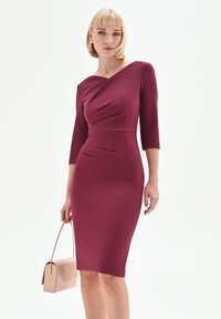 Платье футляр