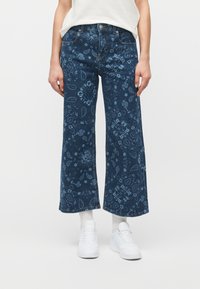 Свободные джинсы