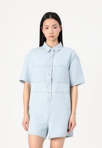 Джинсовый комбинезон