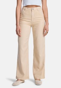 Клешеные джинсы