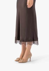 Туфли на высоком каблуке