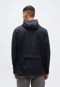 Куртка-дождевик