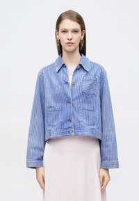 Джинсовая куртка