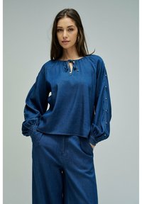 Джинсовая блузка