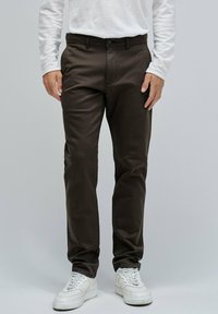 Узкие джинсы