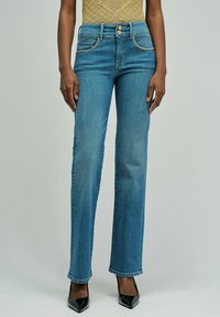 Прямые джинсы Прямые джинсы