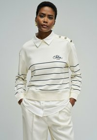 Пуловер в полоску Пуловер в полоску