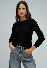 Пуловер Пуловер