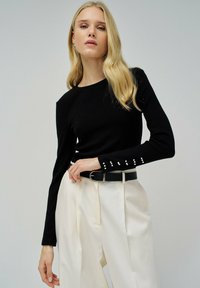 Пуловер Пуловер