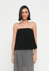 Топ без бретелек