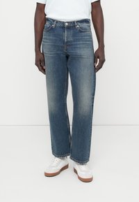 Прямые джинсы Прямые джинсы