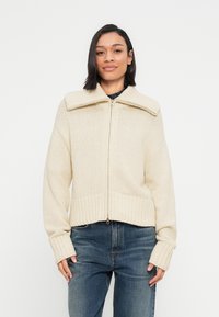 Вязаная кофта Вязаная кофта