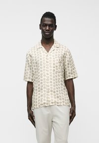 Рубашка с коротким рукавом Рубашка с коротким рукавом