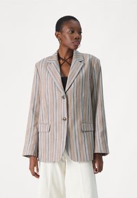 Блейзер Блейзер