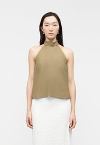 Блузка без рукавов