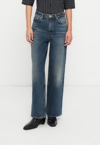 Джинсы Джинсы