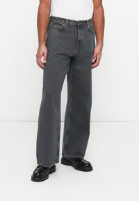 Свободные джинсы Свободные джинсы