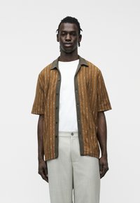 Рубашка с коротким рукавом Рубашка с коротким рукавом