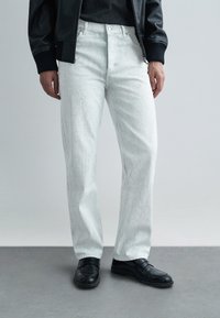 Свободные джинсы Свободные джинсы