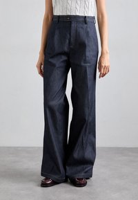 Джинсы бойфренда