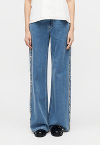 Джинсы бойфренда