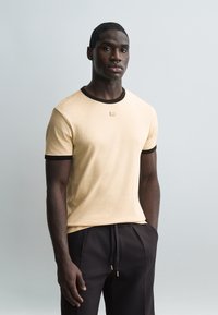 Футболка Футболка