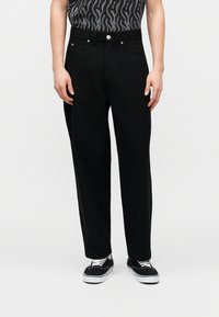 Свободные джинсы