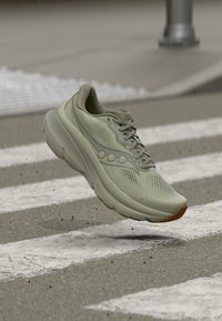 Беговые кроссовки