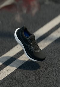 Беговые кроссовки