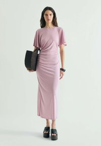 Платье футляр